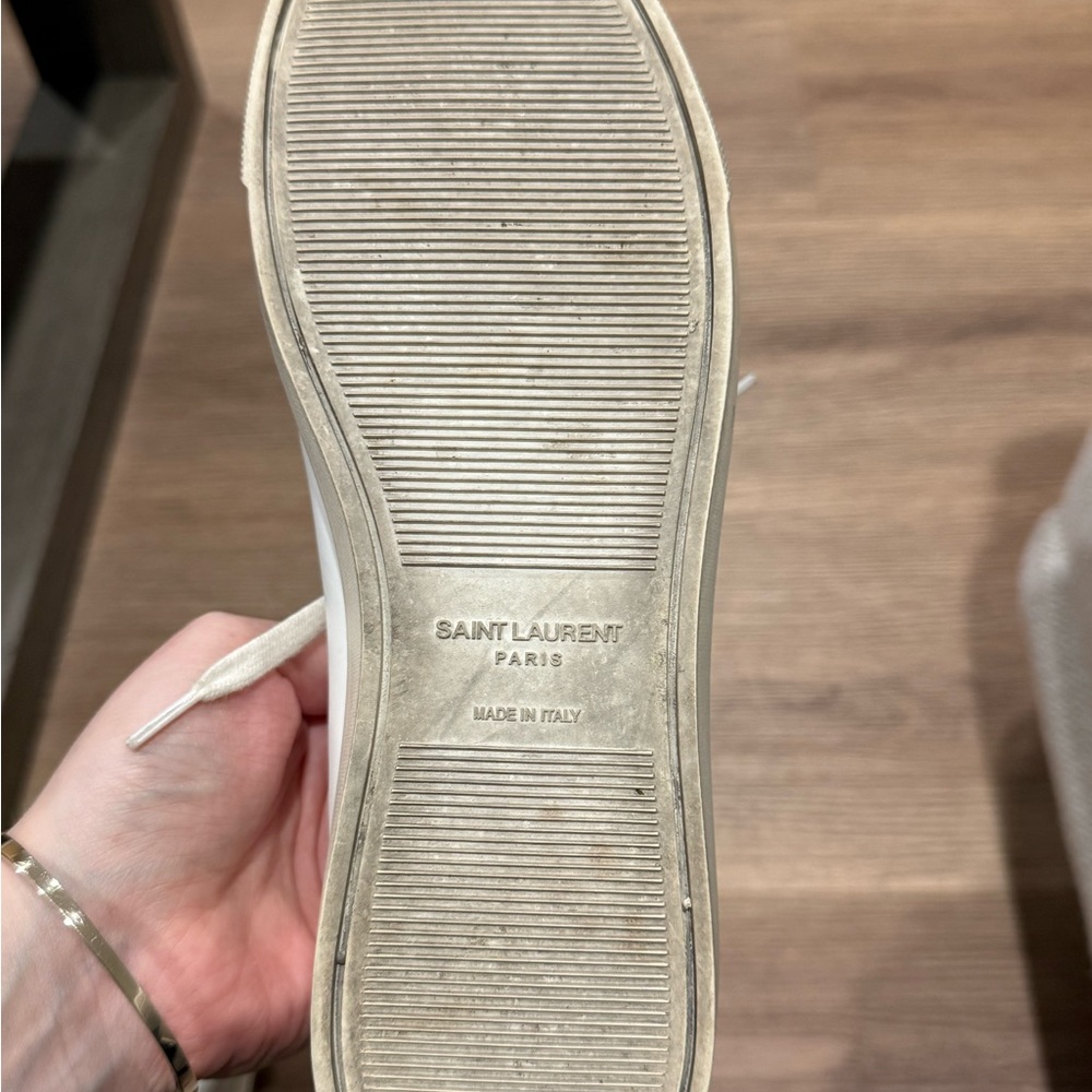 Saint Laurent White/Gold Low Cut Leather Lace-Up Sneakers - Picture 14 of 16